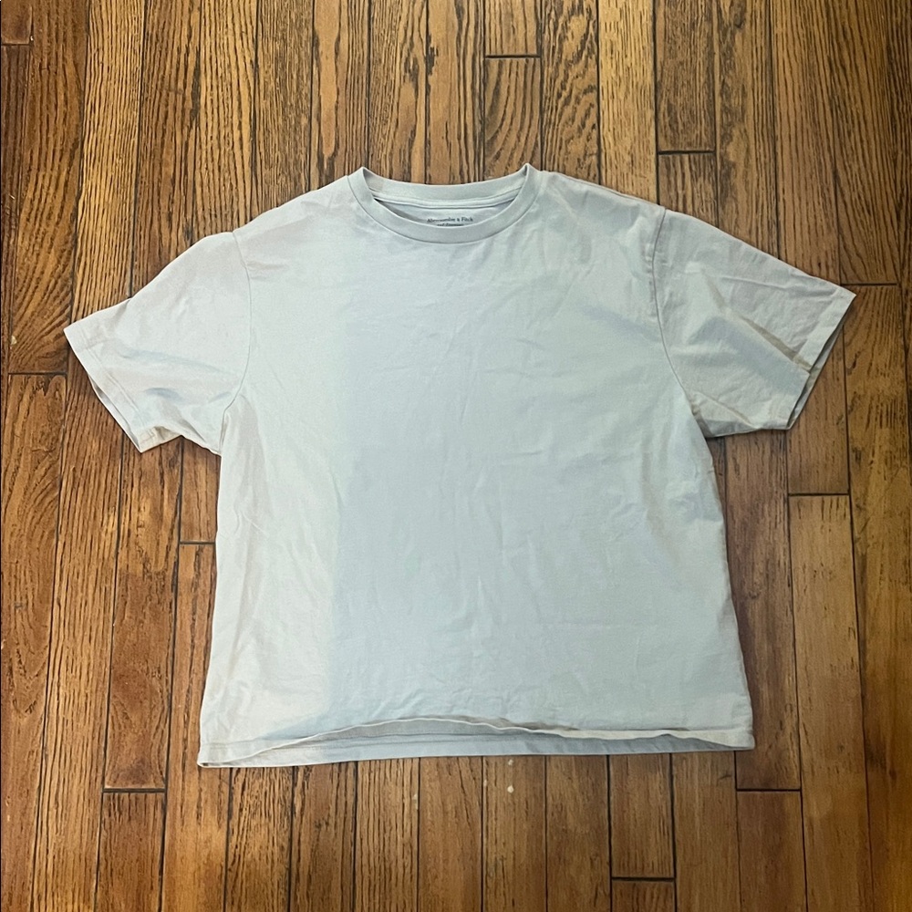 Abercrombie & Fitch Light Gray Short Sleeve Tee